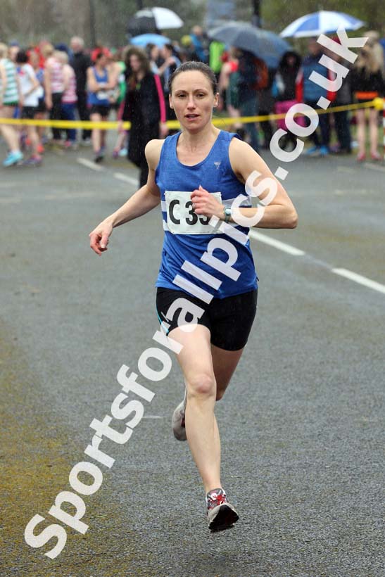 Senior womens relay, Elswick Good Friday Road Races. Photo: David T. Hewitson/Sports for All Pics